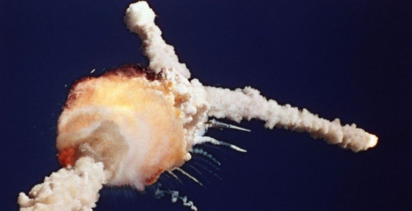  Resturi provenite din urma dezastrului navetei spaţiale Challenger din 1986, găsite în largul coastei în Florida
