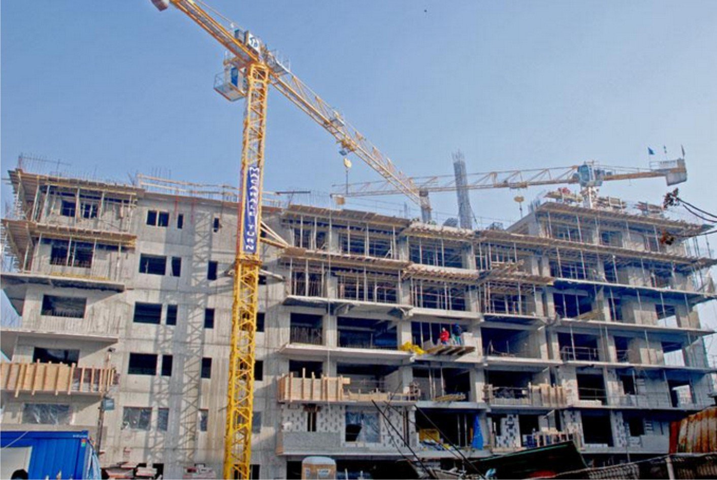 Piaţa imobiliară ieşeană, în picaj în luna septembrie: numărul autorizaţiilor de construire a scăzut la jumătate faţă de anul trecut