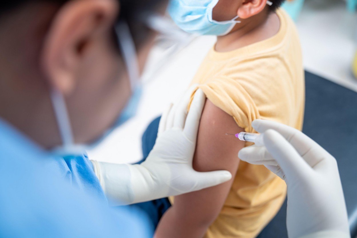  O nouă criză în sănătate: lipsesc trei vaccinuri esențiale pentru copii