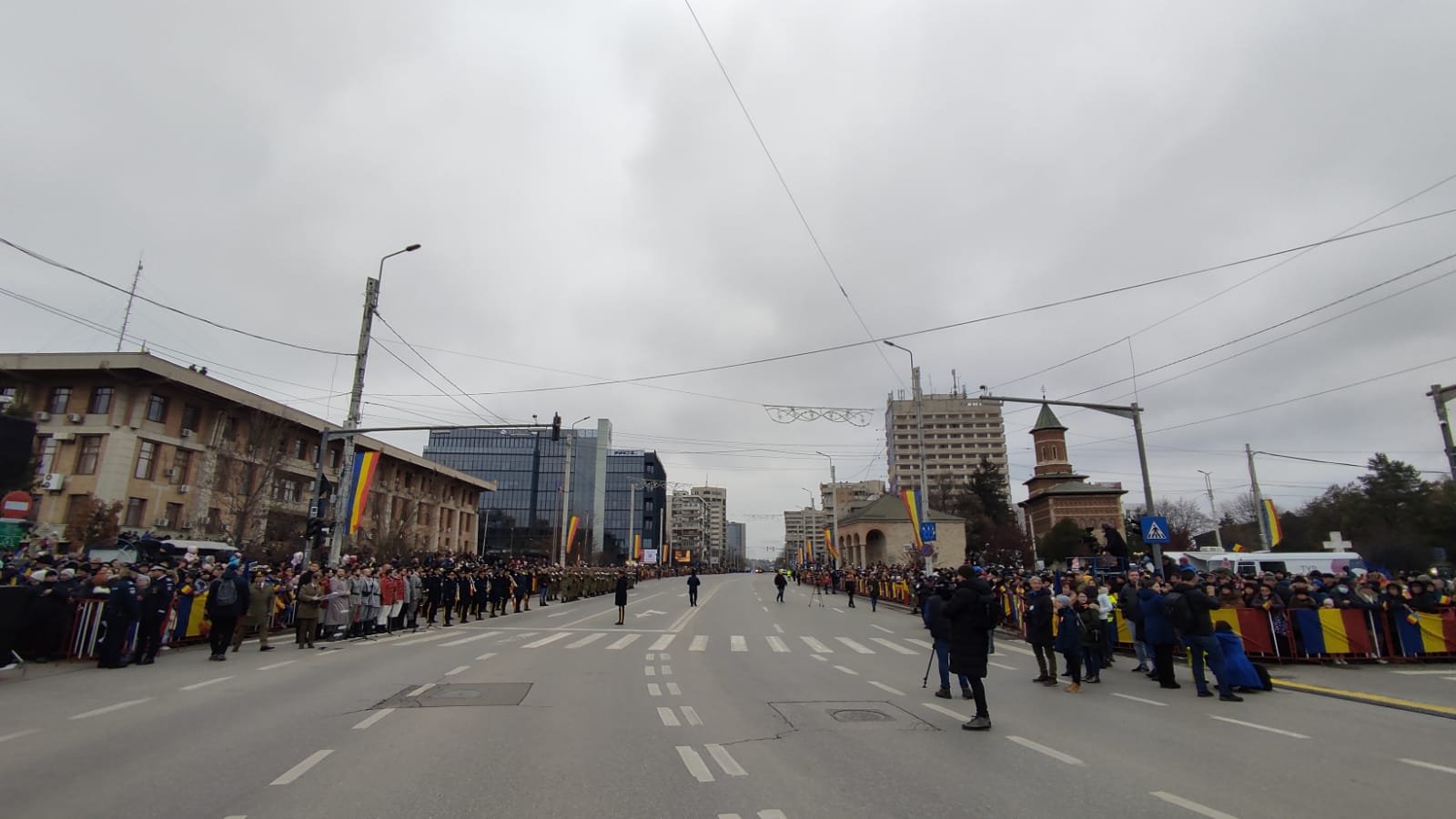  LIVE – Paradă militară 1 Decembrie: Mii de ieşeni s-au strâns ca să urmărească manifestările dedicate Zilei Naţionale