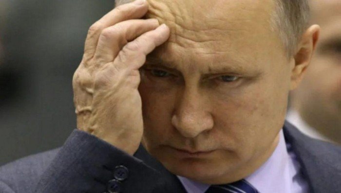  Canal Telegram anti-Kremlin: Vladimir Putin a căzut pe scări și s-a lovit la coapsă. Se crede că s-a împiedicat și a căzut pe spate, alunecând pe câteva trepte pe o parte