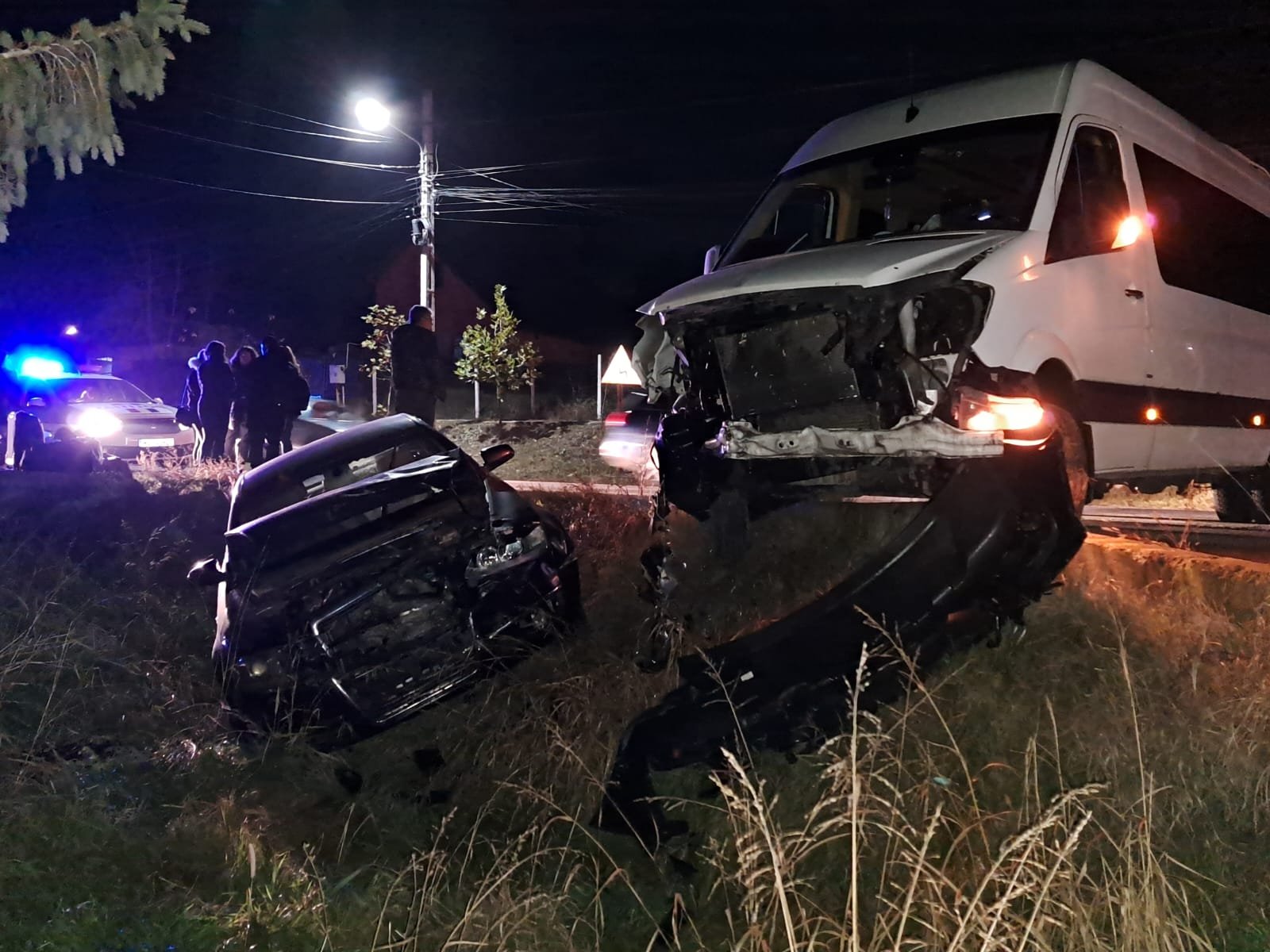  VIDEO/FOTO Microbuz cu 7 persoane implicat într-un accident la Chicerea/Tomești. Un copil a fost rănit