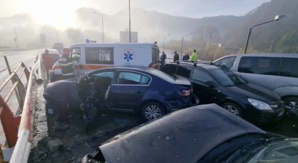  VIDEO Carambol cu 16 mașini și o Ambulanță la ieșirea din Brașov spre București