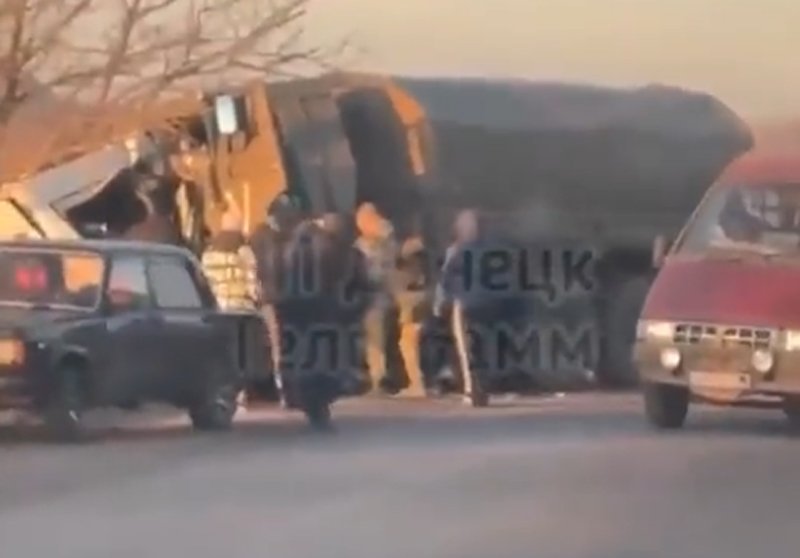 VIDEO 15 morți, după ce un camion care transporta militari și un microbuz s-au ciocnit