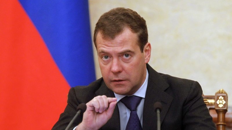  Medvedev anunţă că Rusia accelerează producţia „celor mai moderne arme” pentru a se apăra de duşmanii din Europa, America, Japonia