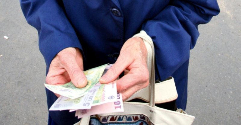  PMP îi cere ministrului Muncii, Marius Budăi, să nu mai plătească pensiile românilor prin băncile austriece