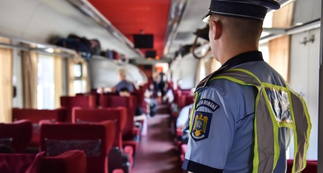  Conflict în tren: conductorul a primit un pumn în figură