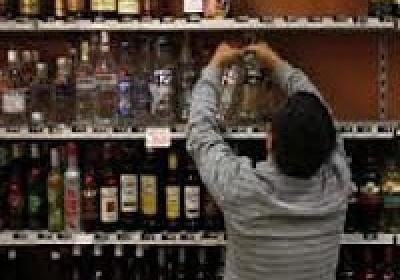  Trei adolescenți au cumpărat alcool de la magazin și au băut până li s-a făcut rău. Ce a urmat