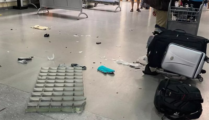  VIDEO O valiză a explodat în mijlocul aeroportului. Ce avea pasagerul în geantă