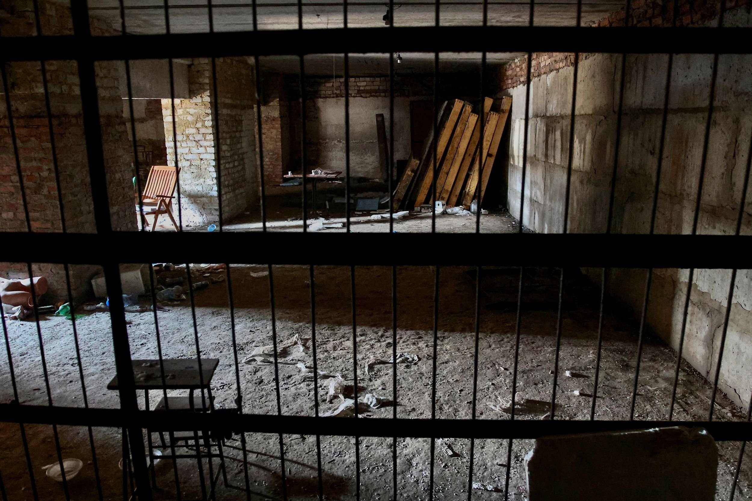  Ucrainenii susţin că au descoperit o cameră de tortură pentru copii în Hersonul eliberat