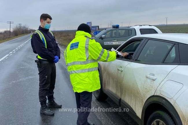  O fetiță de șapte ani, găsită de polițiștii de frontieră într-o mașină, în Vama Moravița. Nu era cu părinții