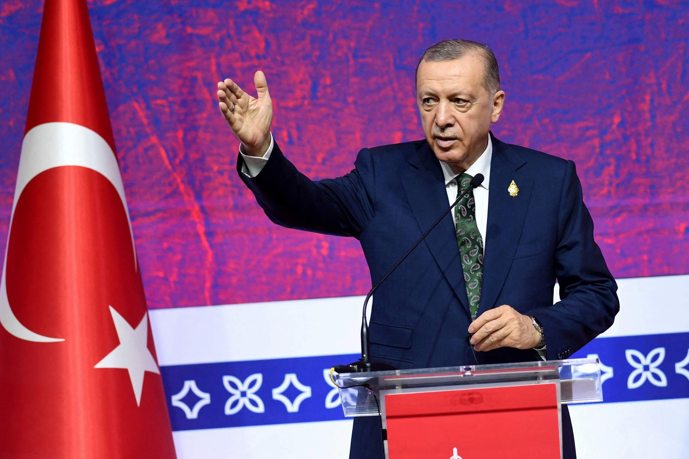  Erdogan anunţă a treia creştere, în decurs de un an, a salariului minim în Turcia, de la 1 ianuarie, la 430 de euro net