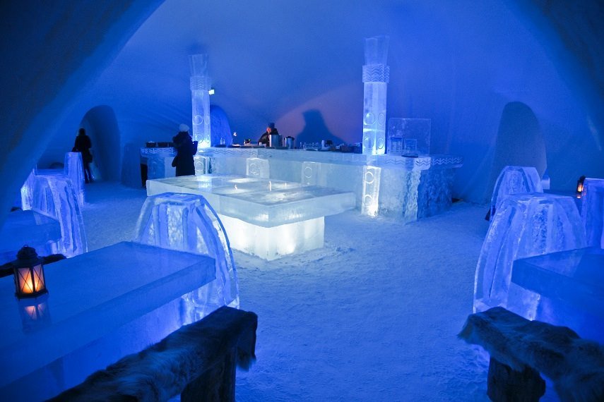  FOTO S-a deschis hotelul de gheață de la Bâlea Lac. Are 8 camere, bar și restaurant. Cât costă o noapte de cazare
