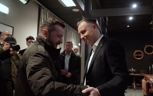  VIDEO Pe drumul de întoarcere din SUA, Volodimir Zelenski a aterizat în Polonia, unde s-a întâlnit cu președintele Andrzej Duda