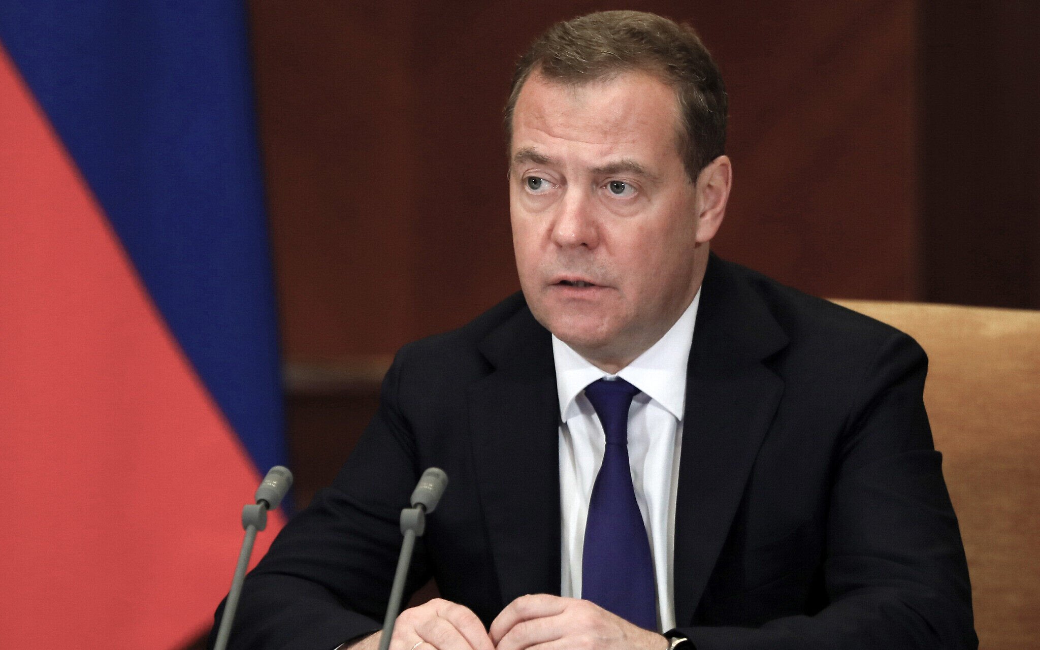  Dmitri Medvedev: Impunerea de către UE a unui plafon la preţul la gaze naturale a fost dictată de „ura animalică” faţă de Rusia