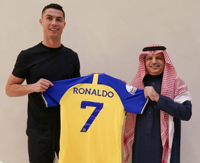  Ronaldo a semnat cu gruparea saudită Al-Nassr. Ce salariu uriaş ar urma să primească
