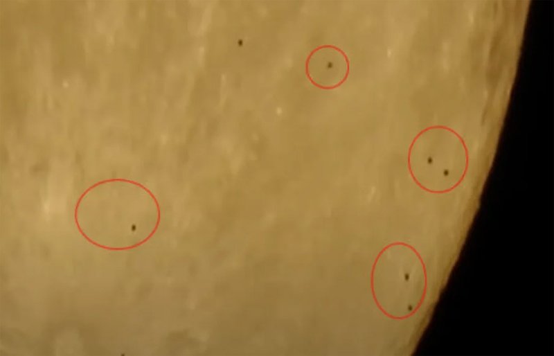  VIDEO Flotă de OZN-uri pe Lună sau fragmente de meteoriți? Filmarea devenită viral în mediul online