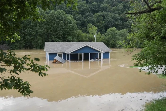  Două treimi dintre proprietarii de locuinţe riscă să rămână fără nimic în caz de dezastre naturale