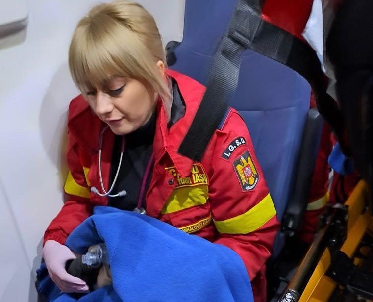  Un medic ieşean de la SMURD a ajutat azi-noapte la naşterea unui copil prematur