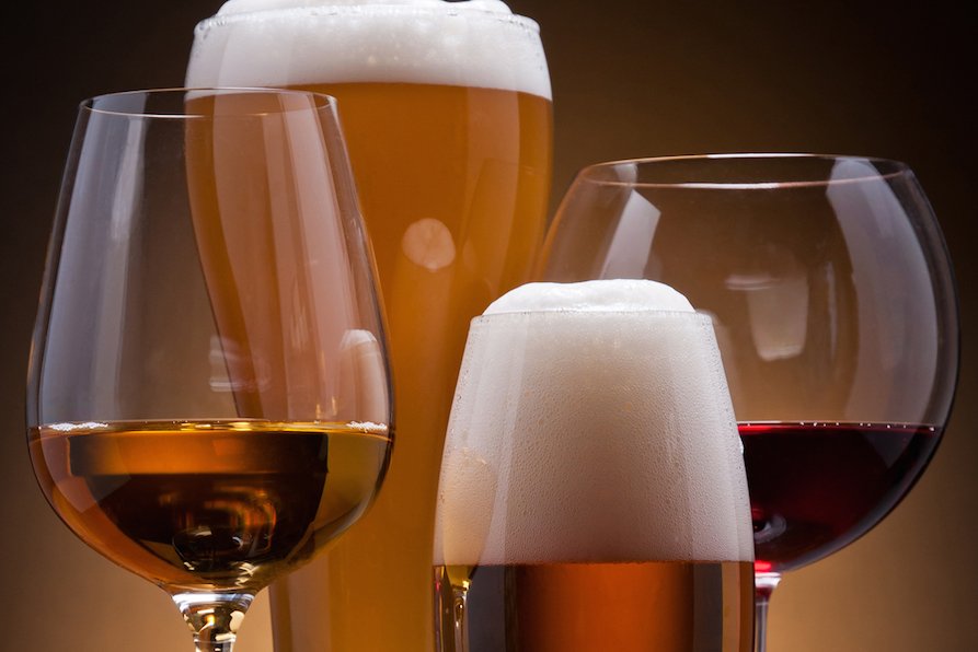  Băuturile alcoolice se scumpesc semnificativ! Cu cât va crește prețul la raft