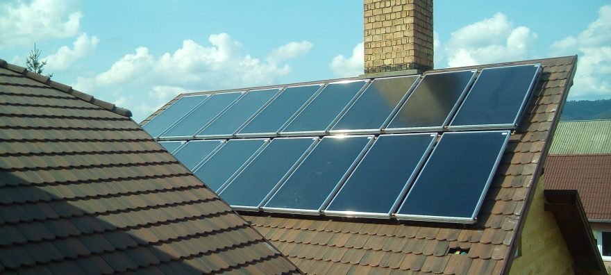  Iohannis a promulgat legea care reduce TVA de la 19% la 5% pentru pompele de căldură, panourile fotovoltaice şi panourile solare termice