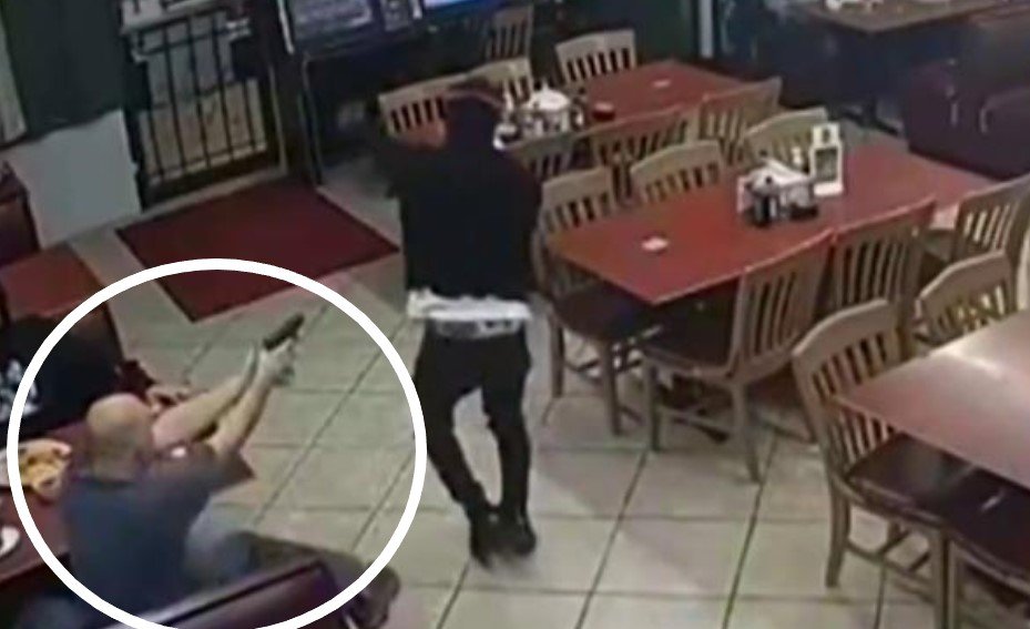  VIDEO – Momentul în care un bărbat împuşcă un hoţ care jefuia un bar