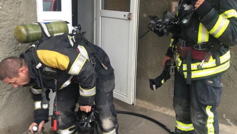  Incendii la subsolul unui imobil de pe strada Oţelăriei şi la o casă din Orezeni-Holboca