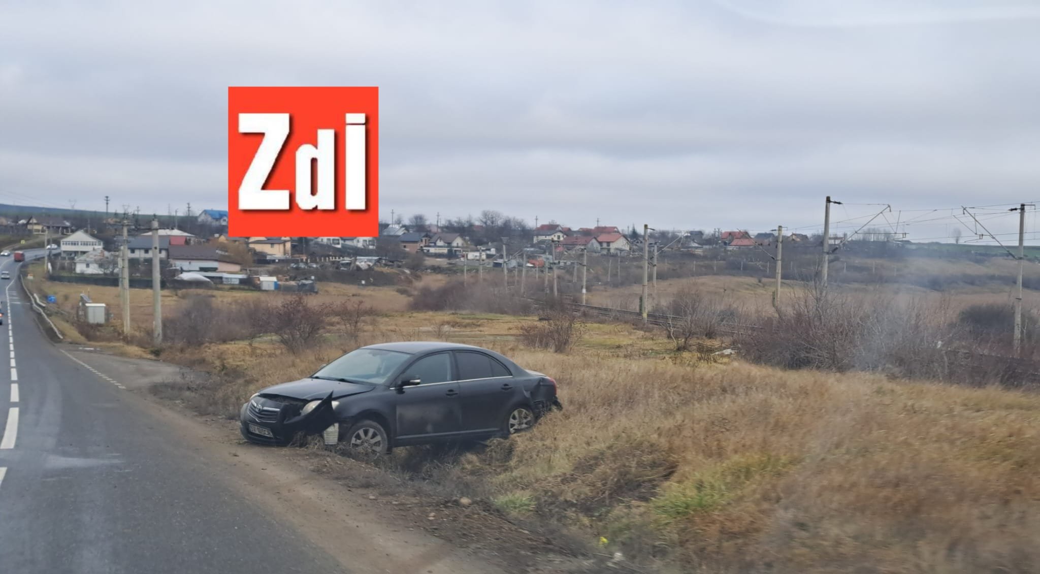  Maşină în șant, la Sârca. Două persoane au fost rănite