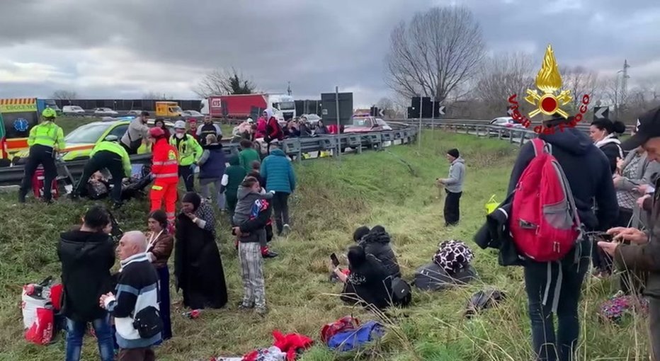  Un autocar cu 52 de români s-a răsturnat pe o autostradă la Padova. Zeci de victime