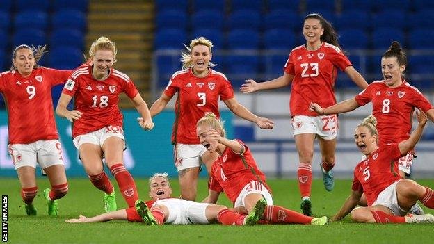  Federaţia galeză a egalizat primele pe care le vor încasa echipele naţionale de fotbal, atât la feminin cât şi la masculin