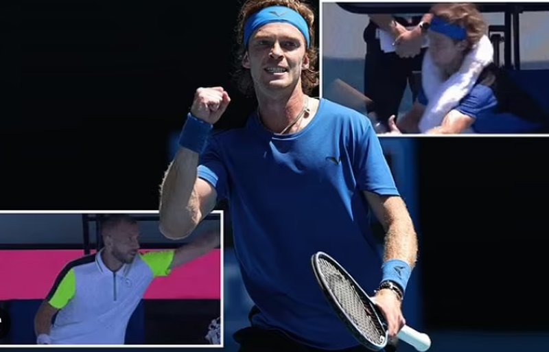  VIDEO Faza zilei la Australian Open! Un tenismen i-a aruncat adversarului său rus o banană