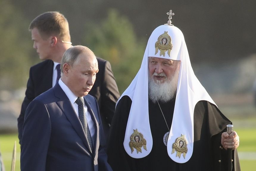  Patriarhul Kirill, sluga cu cruce a lui Putin, cere preoților săi să meargă pe frontul de război din Ucraina