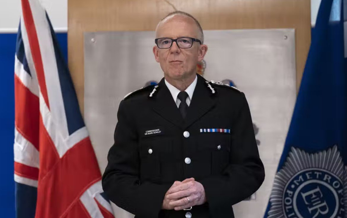  Şeful Scotland Yard îşi cere scuze după un nou caz de poliţist acuzat de abuz sexual