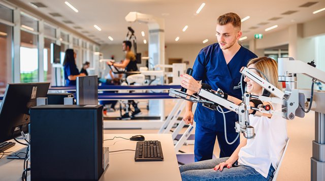  Spitalul de Recuperare Medicală Arcadia: tehnologie robotizată pentru recuperarea mâinii neurologice (P)