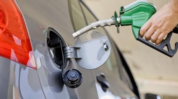  Guvernul ia în calcul să subvenţioneze din nou carburanţii, după scumpirile din ultima perioadă
