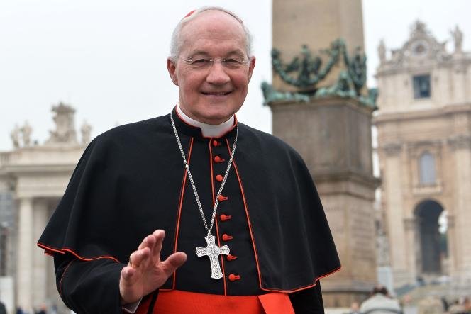 Un important cardinal cu funcţie în în guvernul de la Vatican a demisionat din cauza acuzaţiilor de agresiune sexuală