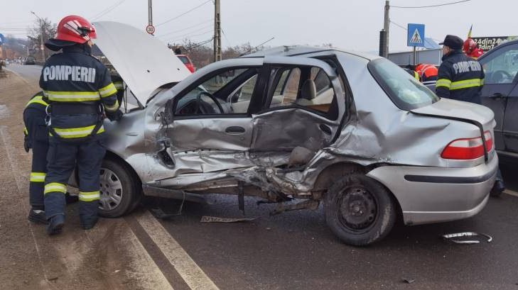  Impact fatal între un autoturism condus de un bărbat de 74 de ani şi unul de o femeie de 44 de ani