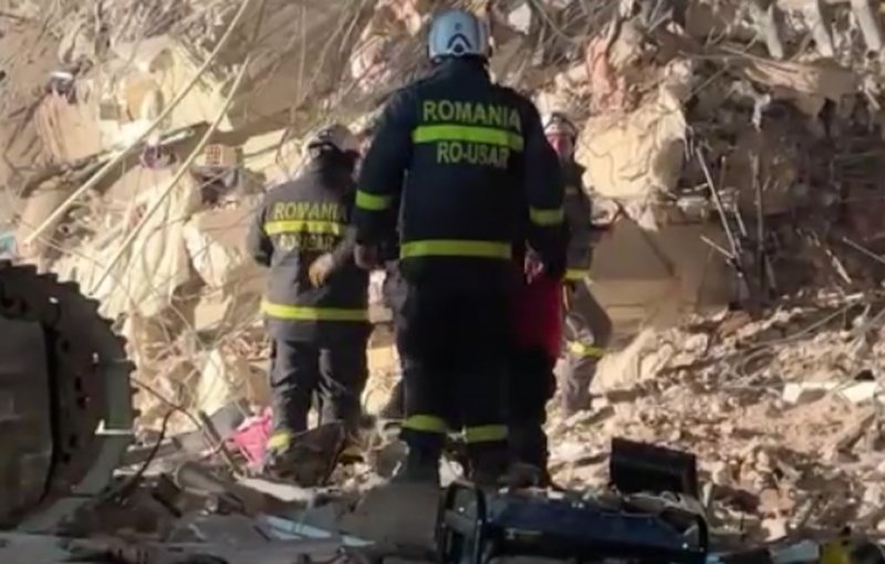  Cutremurul din Turcia: Salvatorii români au scos de sub dărâmături o femeie în viață