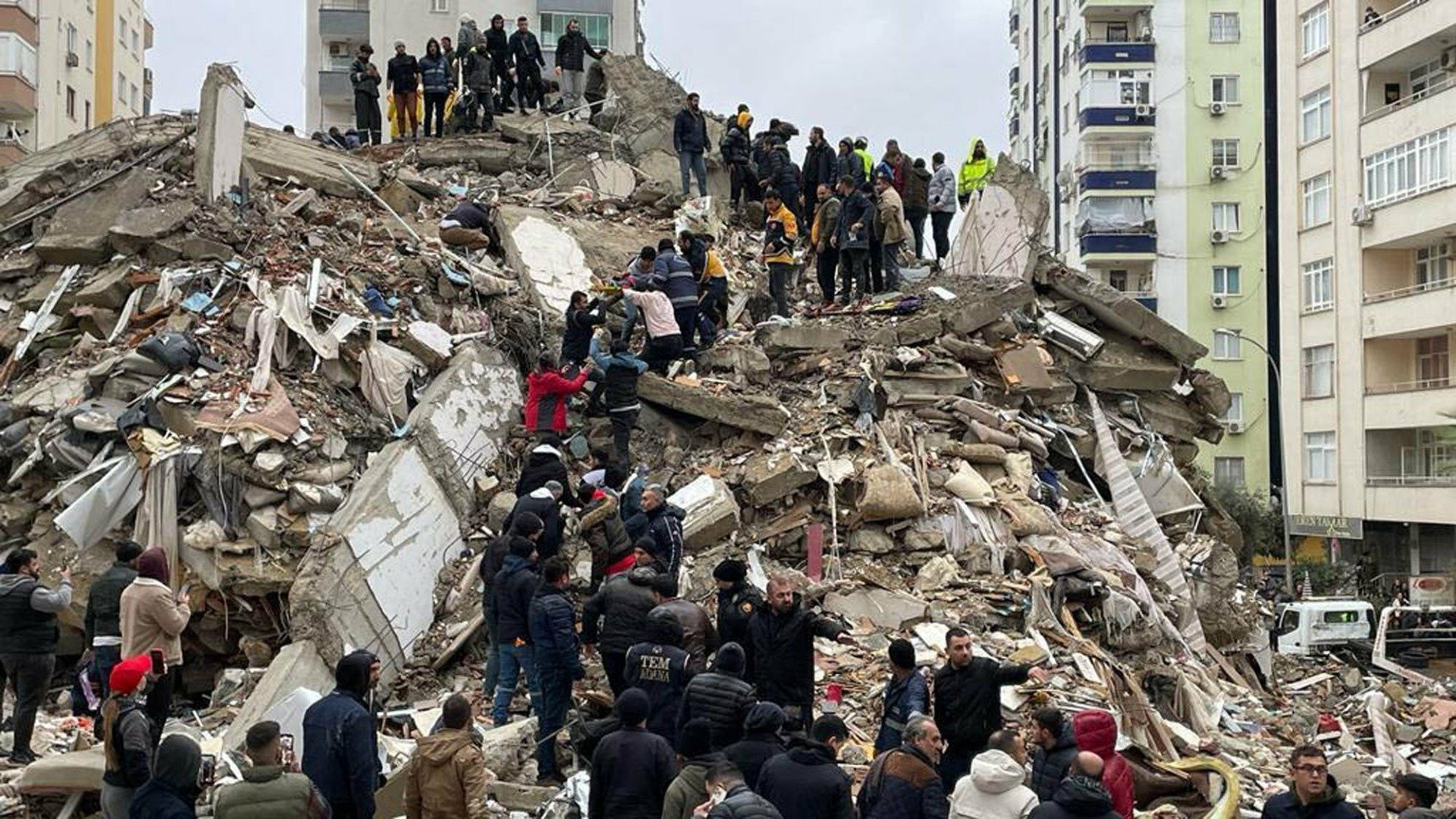  Cutremur în Turcia – O mamă şi două fiice, salvate în a cincea zi de la cutremur