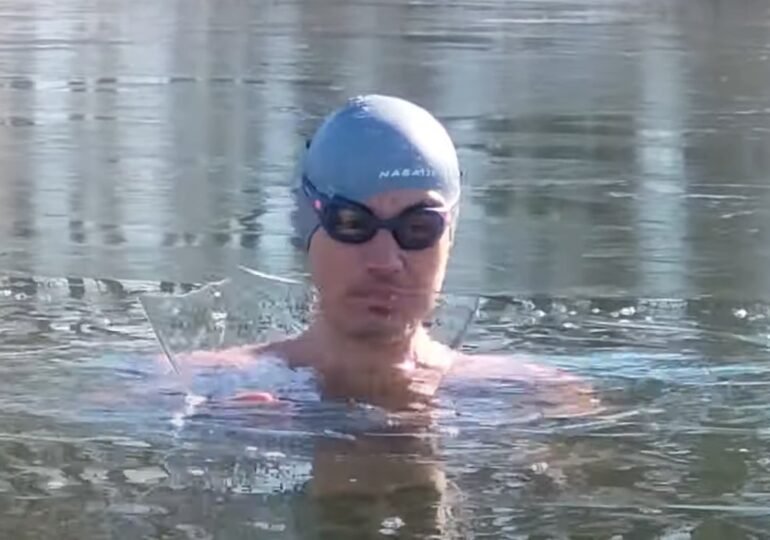  VIDEO Celebru comentator sportiv, mort după ce a înotat într-un lac înghețat. Bogdan Socol avea 42 de ani