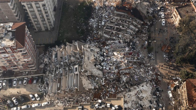  Turcia a emis 113 mandate de arestare în legătură cu construcţia de clădiri prăbuşite la cutremure