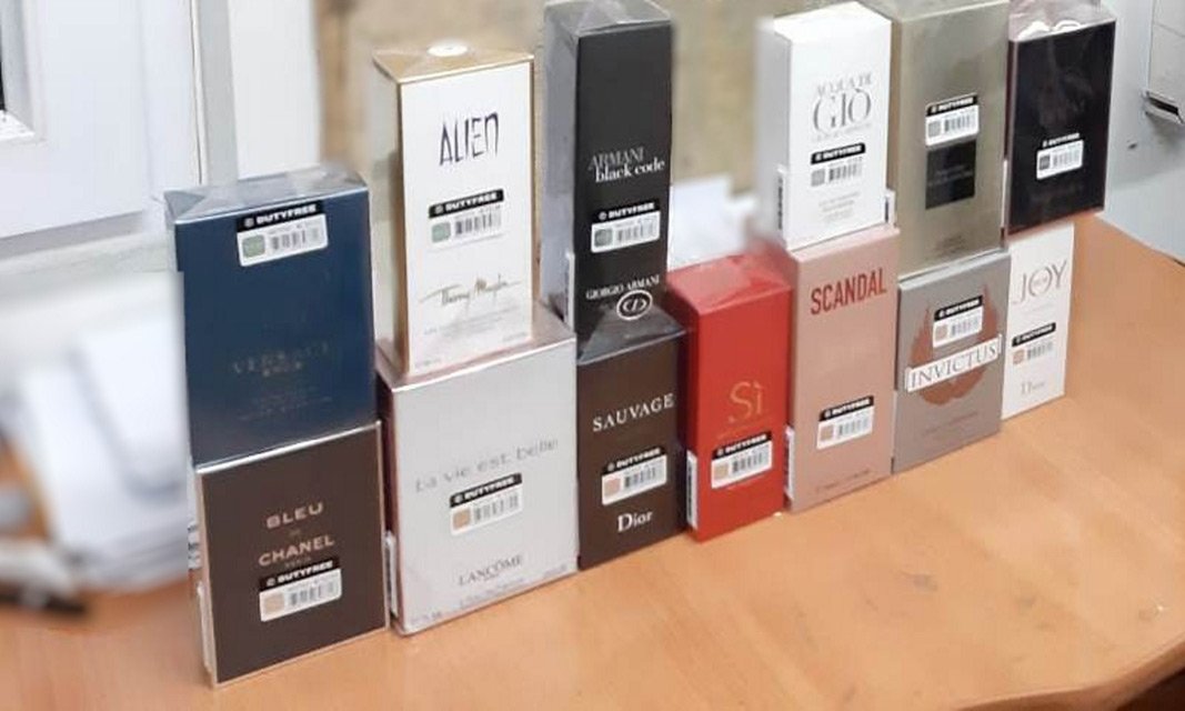  Pecheziţii la o firmă care vindea online parfumuri contrafăcute şi nici nu înregistra integral veniturile