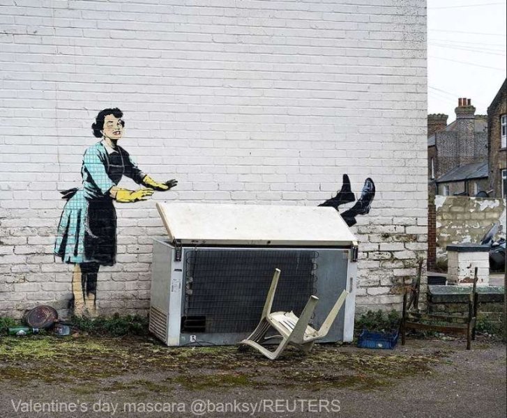 Un mural de Banksy pe tema violenţelor conjugale, compromis de muncitorii de la salubritate