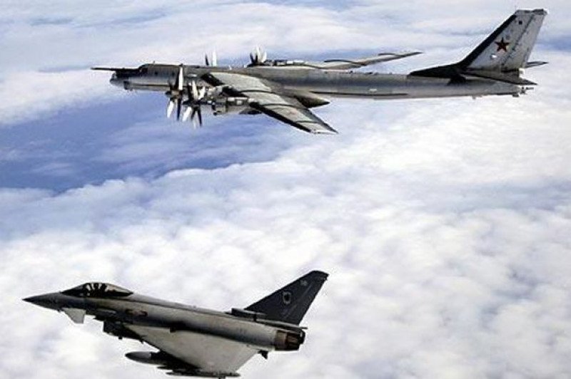  Patru avioane militare ruseşti, interceptate de armata SUA în apropiere de Alaska
