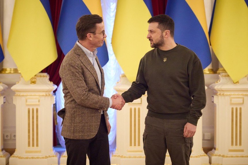  Premierul suedez, aflat în vizită la Kiev, sugerează că Ucraina ar putea primi inclusiv avioane