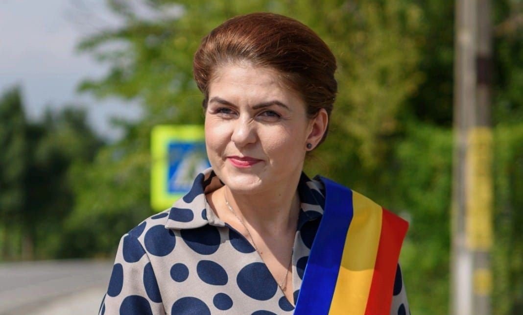  Alina Apostol, primarul comunei Ciorteşti, agent imobiliar pe contul său de socializare