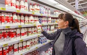  Laptele se va ieftini semnificativ. Anunţul făcut de patronatul din industrie