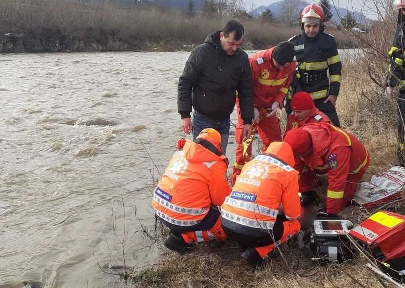  O fetiţă de 6 ani a murit, după ce a căzut în râul Moldova. Trupul, recuperat la 3 km de locul unde a fost văzută ultima dată