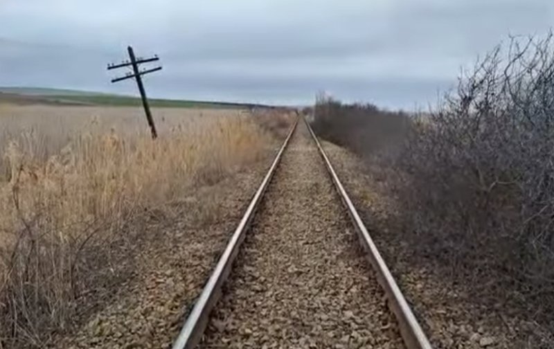  Imagini horror! Șina de cale ferată dintre Lețcani și Dorohoi nu se mai ține în șuruburi! Pericol de dezastru feroviar la Vlădeni VIDEO