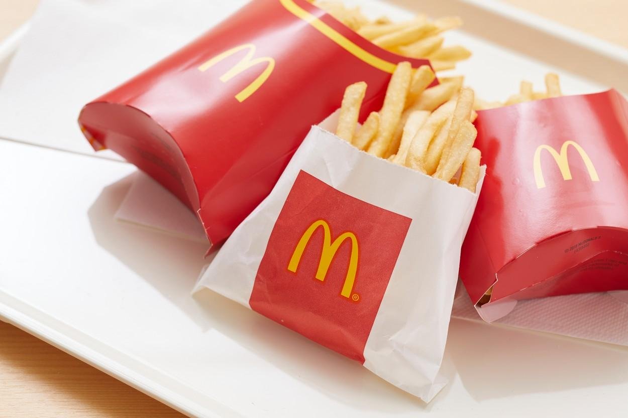  McDonald’s France urmează să testeze înlocuirea cartofilor prăjiţi cu morcovi, păstârnac şi sfeclă roşie